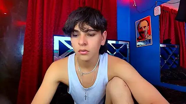 Luke_Howland on StripChat