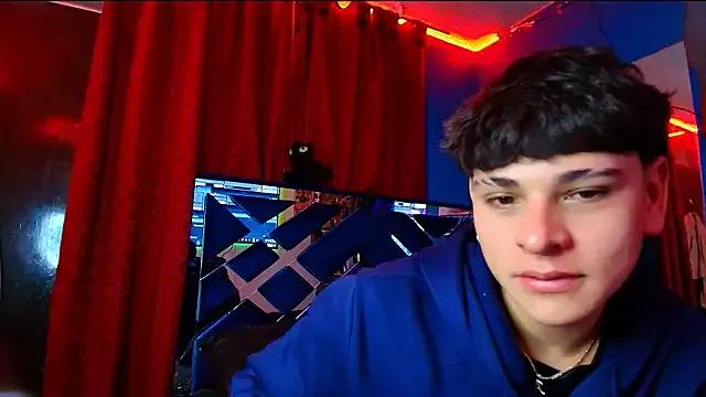 Luke_Howland on StripChat