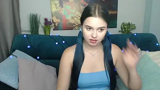 Freechat LunaBlueB on StripChat