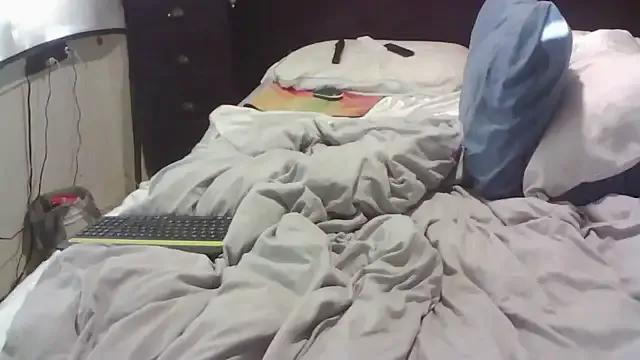 Luv2SuckBWC92 on StripChat