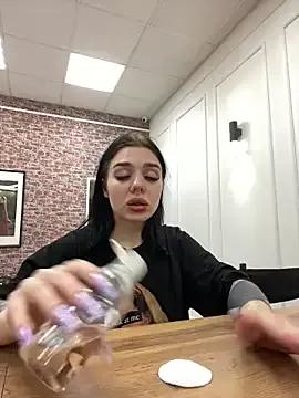 MaeveMoon on StripChat