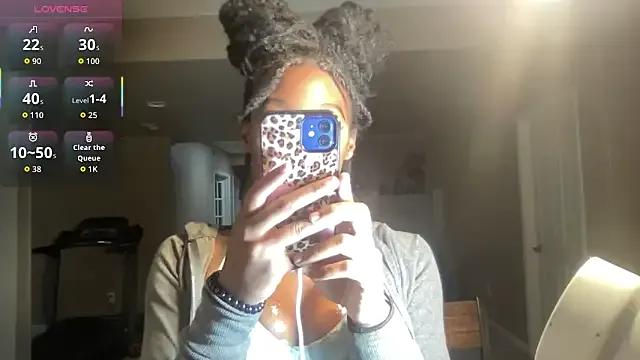 maskedgirl5005 on StripChat