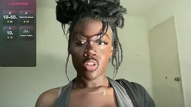 maskedgirl5005 on StripChat