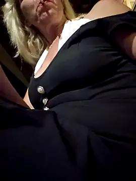 Melody73 on StripChat