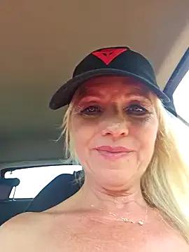 Melody73 on StripChat