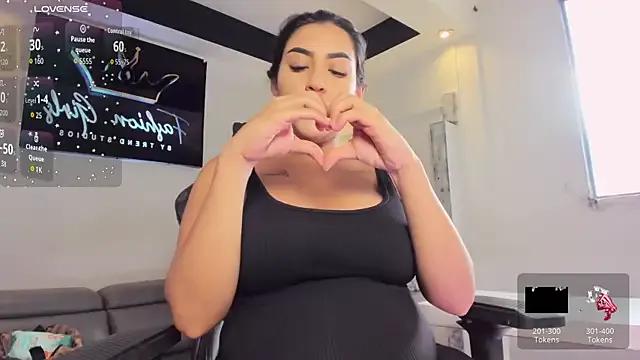 StripChat MelodySnow is Freechat MelodySnow — show boobs