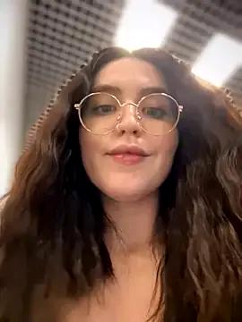 Freechat meow_girl on StripChat