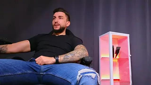 MightyAaron66 on StripChat