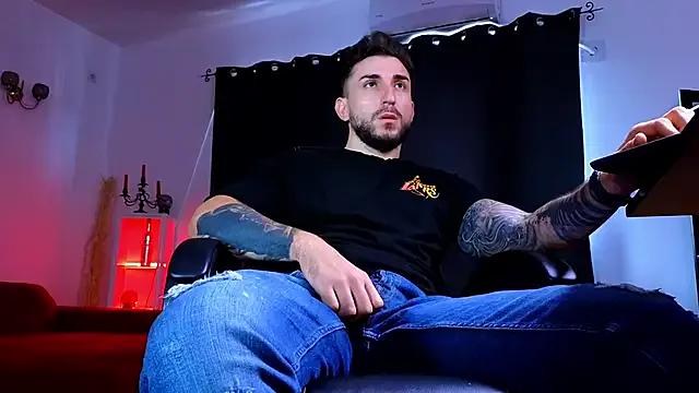 MightyAaron66 on StripChat