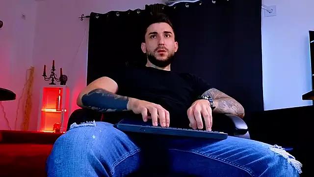 MightyAaron66 on StripChat