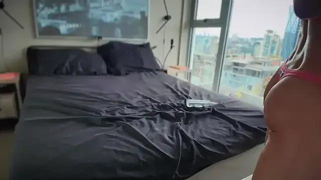 MikyFoxx on StripChat