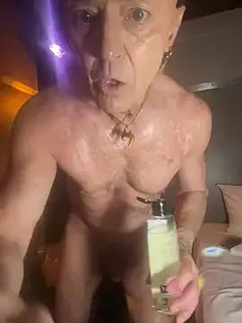 MikyFoxx on StripChat