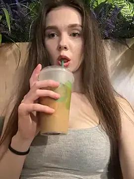 MilaBee on StripChat