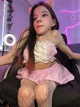 MiniSophiaa on StripChat