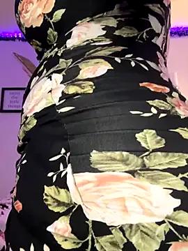 moan4mona on StripChat