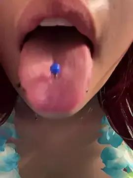 moan4mona on StripChat