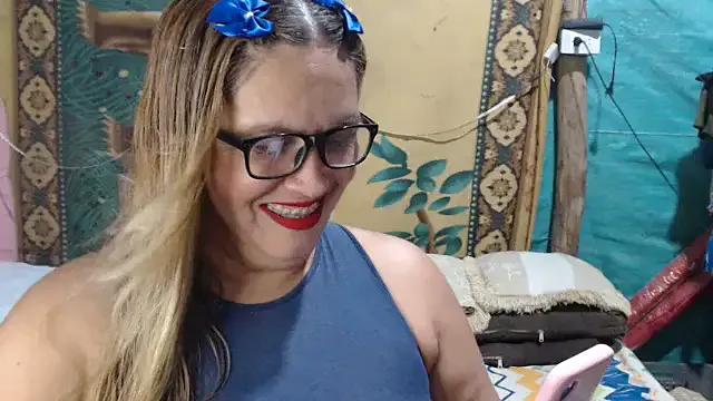 mom_son_dirty on StripChat