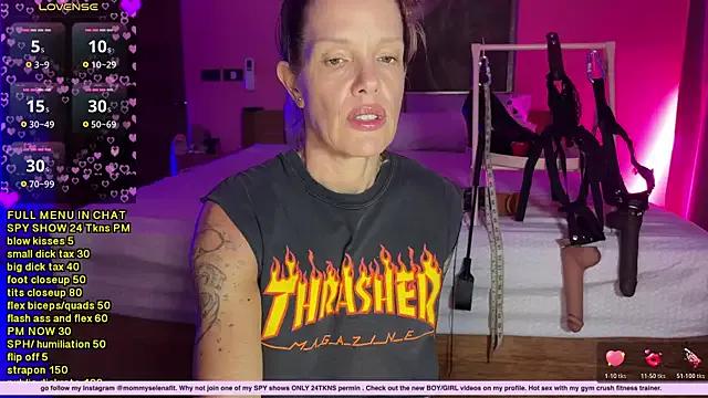 mommyselenafit_ on StripChat