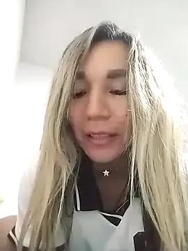 Ms_lunaRose on StripChat