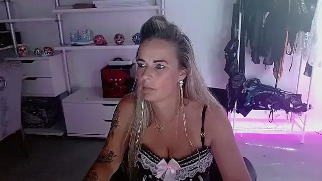 Freechat MystiqueMaven on StripChat