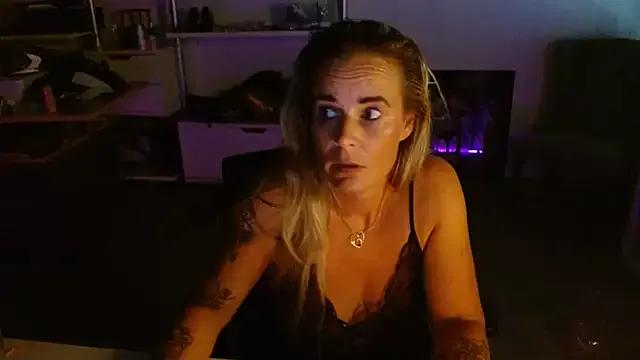 Freechat MystiqueMaven on StripChat