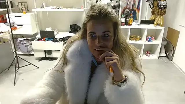 Freechat MystiqueMaven on StripChat