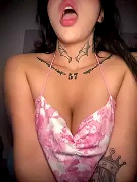 Nickiiiii on StripChat