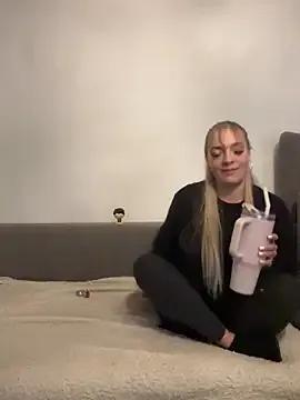 NickyGold_Official — Blowjob public