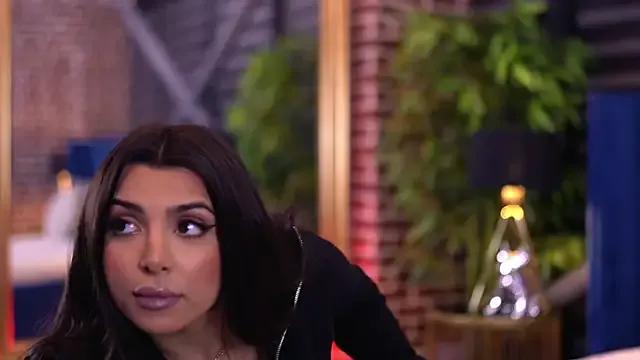 NicoleCellini on StripChat