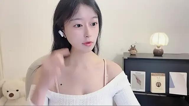 Onechestnut on StripChat