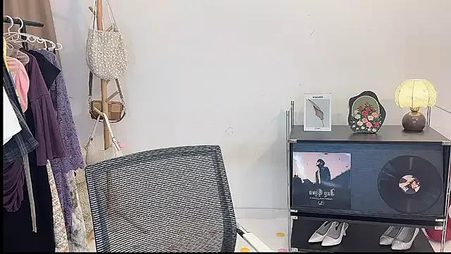 Onechestnut on StripChat