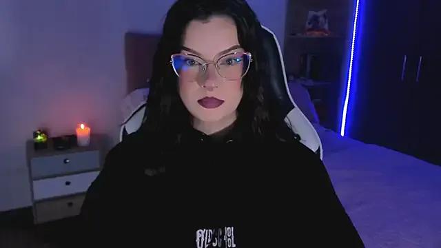 OphelianaRose33 on StripChat