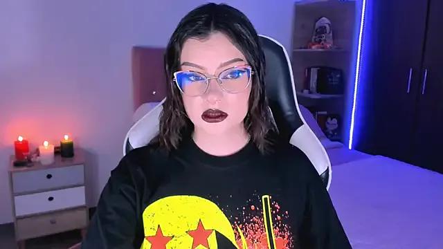 OphelianaRose33 on StripChat