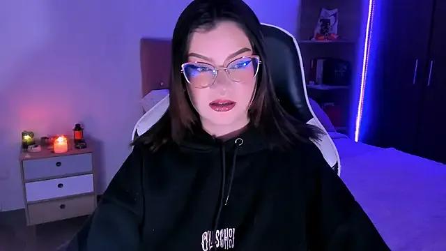 OphelianaRose33 on StripChat