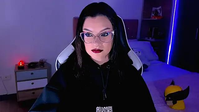 OphelianaRose33 on StripChat