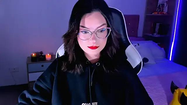 OphelianaRose33 on StripChat