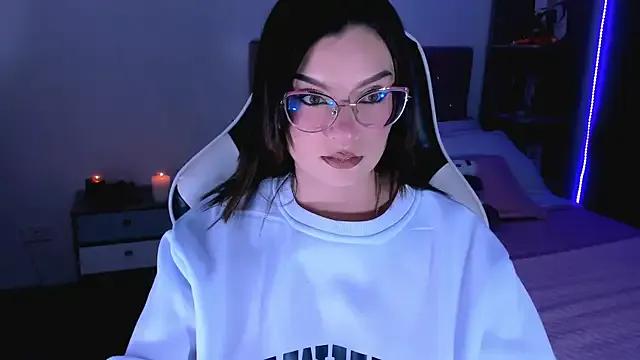 OphelianaRose33 on StripChat