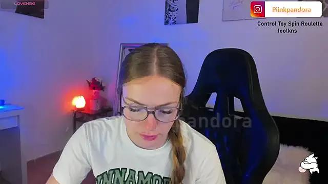 Piinkpandora on StripChat