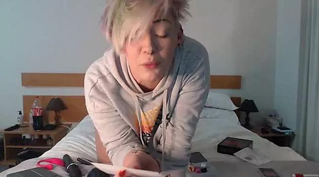 PinkTheHawk on StripChat