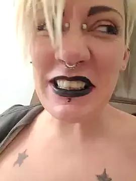 PinkTheHawk on StripChat