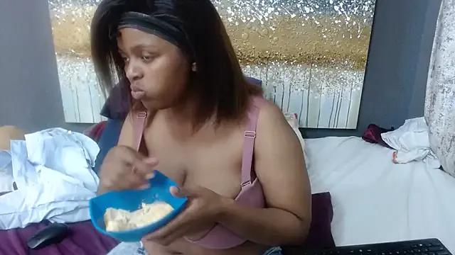 PrettyLisa28 on StripChat