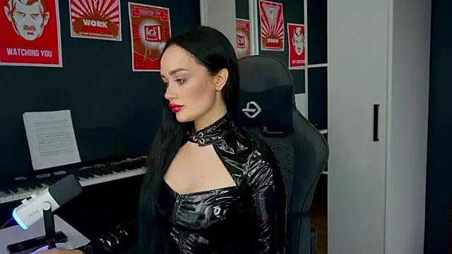 Freechat QueenAliss on StripChat