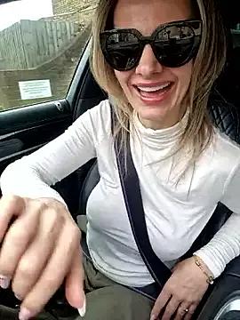 QuenMonicaUK on StripChat