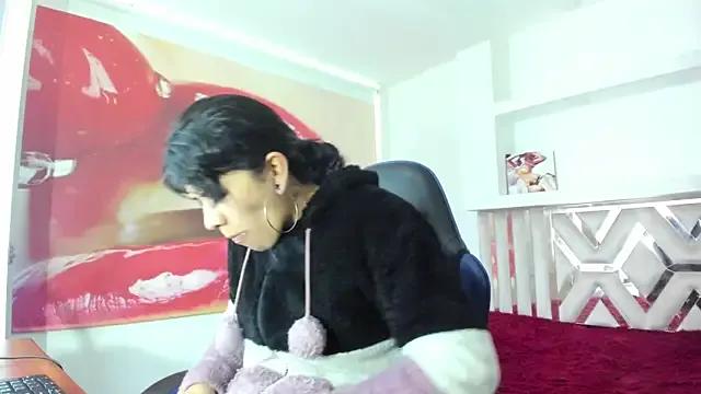 Raven_Rouge_ on StripChat