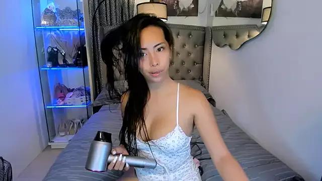 reighnempress on StripChat