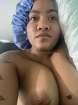 Freechat riri_brunnete on StripChat