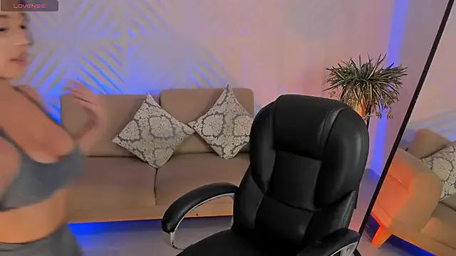 Freechat RoseFerrera on StripChat