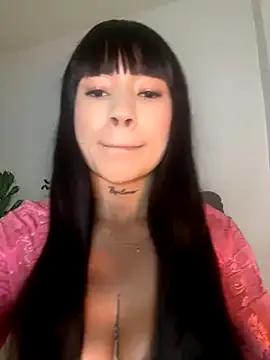 Roxanne_08 on StripChat