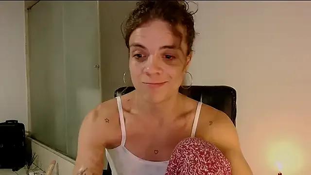 saara_johnson496 on StripChat