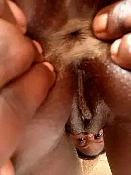 Sarie_sho on StripChat